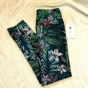 NWT Noli Active Cropped Leggings Floral Tropical Paradise